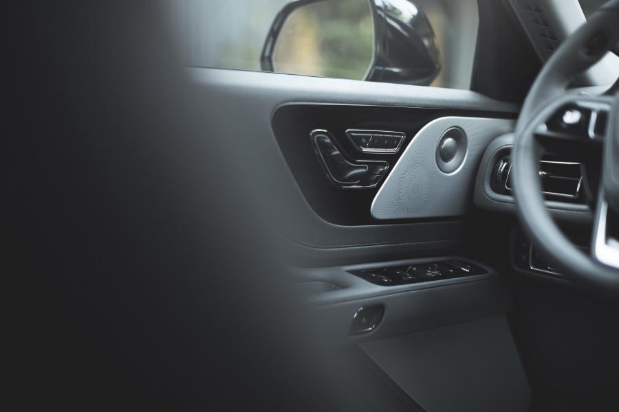Детали интерьера Lincoln Aviator Grand Touring 2019 года  (фото 17 из 67)